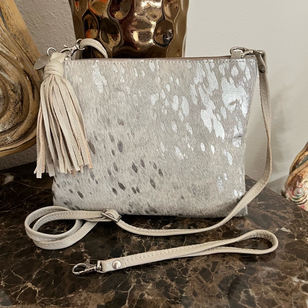 VASH Silver Metallic & Tan Leather w/ White Calf Hair Detail Clutch Bag.
